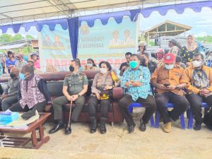 Read more about the article Waka Polres Sorong Hadiri Pasar Murah di Mariat pantai Aimas