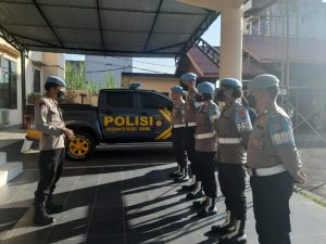 Read more about the article Sebelum Apel Pagi Polres Sorong, Kasi Propam Berikan Arahan Kepada Anggota Propam