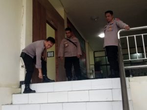 Read more about the article Kapolres Sorong mengecek Kebersihan Mako Sebagai Peningkatan Pelayanan Prima Kepolisian