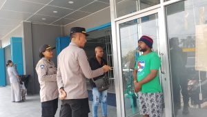 Read more about the article Antisipasi Kejahatan, Satgas preemtif Subsatgas Binmas Ops Ketupat Mansinam-2023 Sambangi supermarket Saga Dan Pertokoan