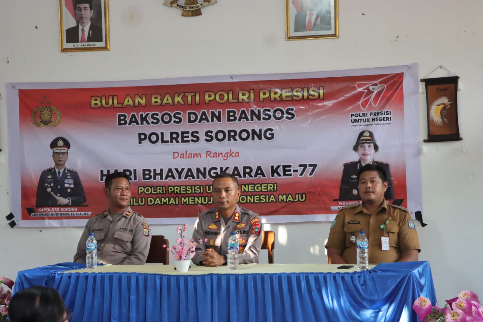 You are currently viewing Menyambut hari Bhayangkara ke – 77 Polres Sorong Bagikan Baksos dan Bansos